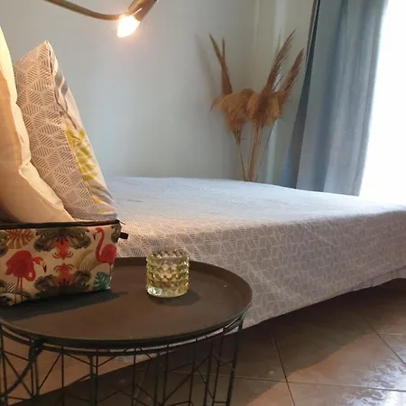 Sea Breeze Apartment *