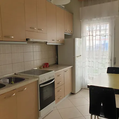 Sea Breeze Apartment *